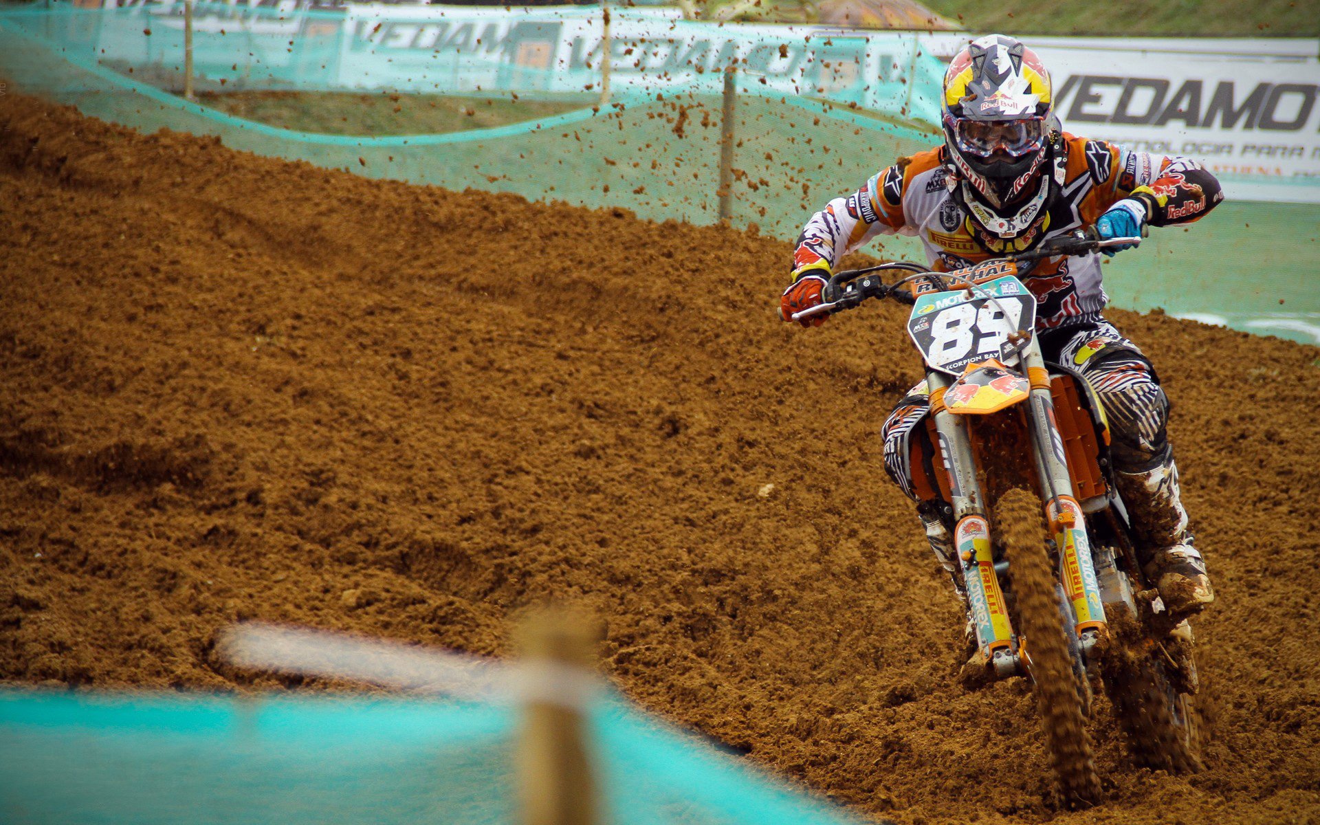 F1赛车赛场焦点！澳大利亚队对阵英格兰队，体能极限考验，赛场硬仗一触即发