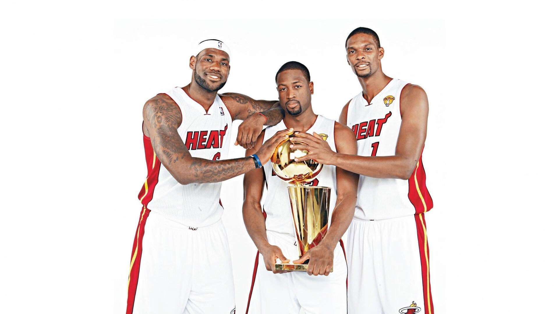 西甲最新形势：菲尼克斯太阳高居榜首，菲尼克斯太阳强势追赶，冠军归属成迷